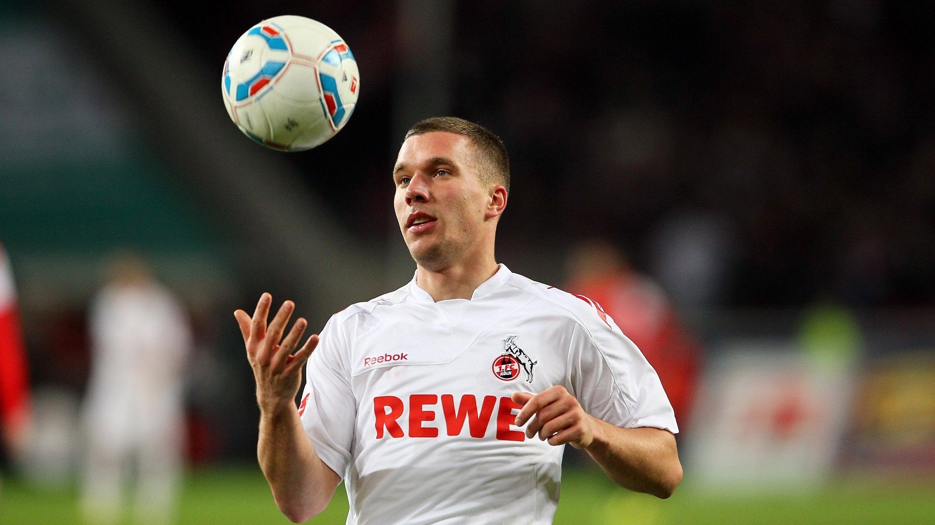 纳达尔法网强势回归，鏖战五盘逆转新星晋级八强